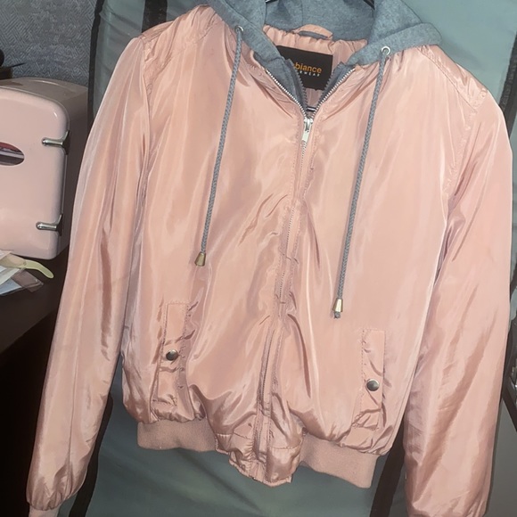 BOMBER JACKET 🧥! SUPER CUTE FOR FALL 🍁 - Picture 2 of 2